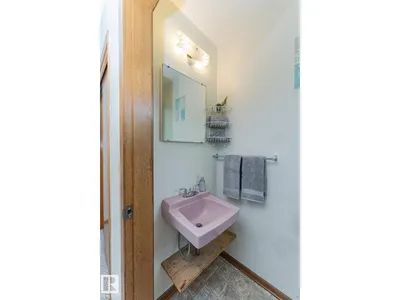 10726 70 AV NW photo 24