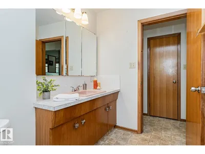 10726 70 AV NW photo 31
