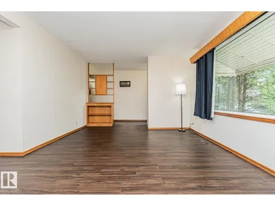 10726 70 AV NW photo 6
