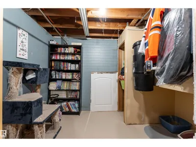 6007 37 AV NW photo 32