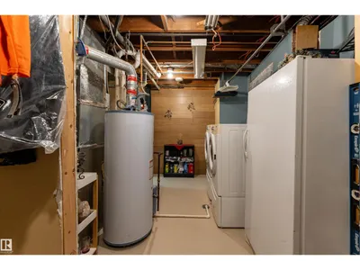 6007 37 AV NW photo 33