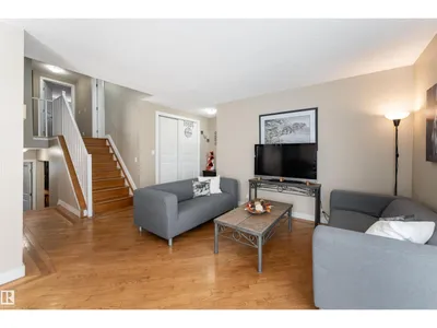 6007 37 AV NW photo 5