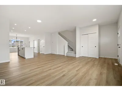 1224 MCLEOD AV photo 8