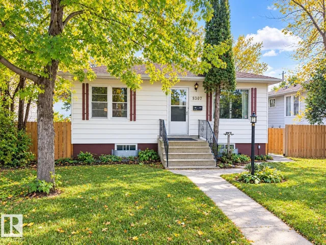 8907 83 AV NW, Edmonton