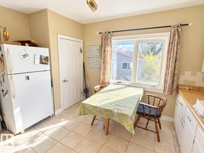 8907 83 AV NW photo 9