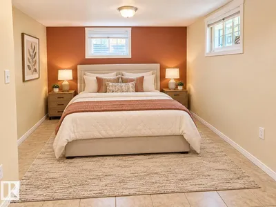 8907 83 AV NW photo 14