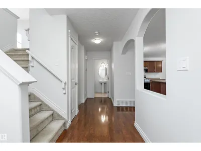 8419 2 AV SW photo 5