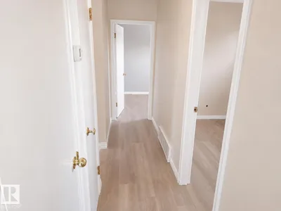 8712 162 ST NW photo 5