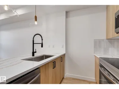 #42 16231 19 AV SW photo 10