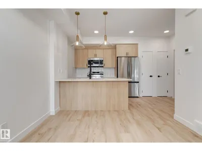 #42 16231 19 AV SW photo 15