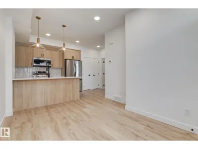 #42 16231 19 AV SW photo 17