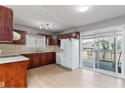 14707 33 ST NW photo 13