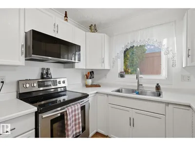 5763 189 ST NW photo 12