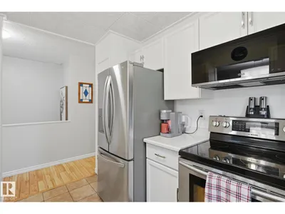 5763 189 ST NW photo 13