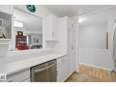 5763 189 ST NW photo 15
