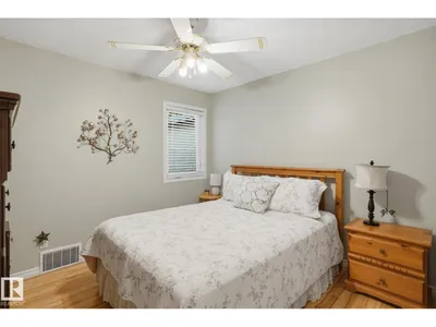 5763 189 ST NW photo 17