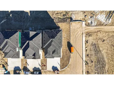 2 Parker LN photo 6