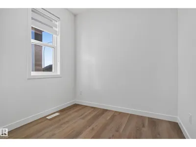 2 Parker LN photo 9