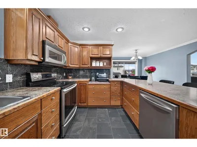 6904 18 AV SW photo 24