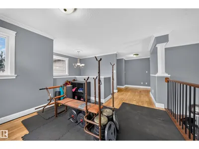 6904 18 AV SW photo 34