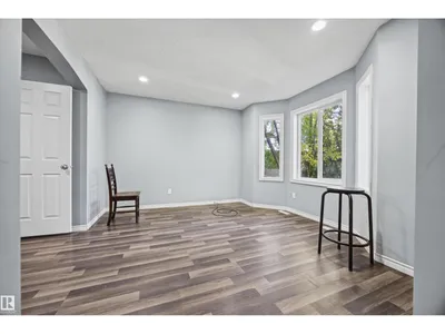 9626 106 AV NW photo 4