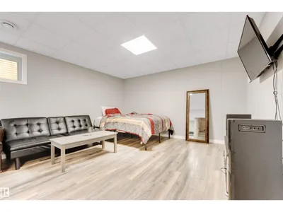 3908 166 AV NW photo 40