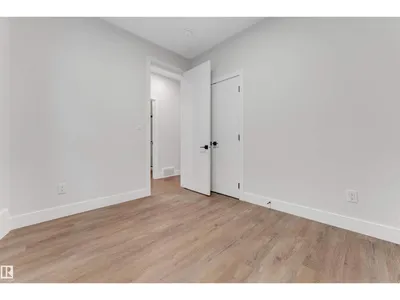 329 BALSAM LI photo 18