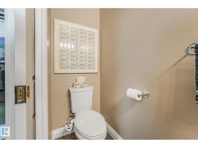 10531 137 ST NW photo 23