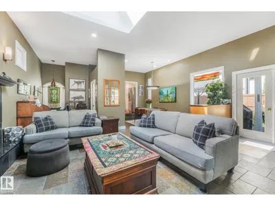 10531 137 ST NW photo 18