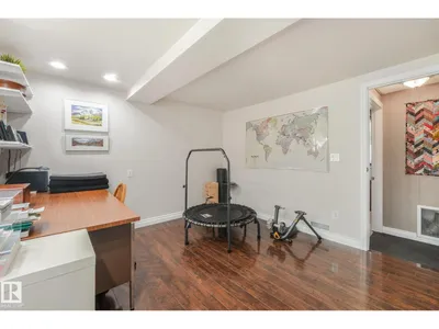 10531 137 ST NW photo 40