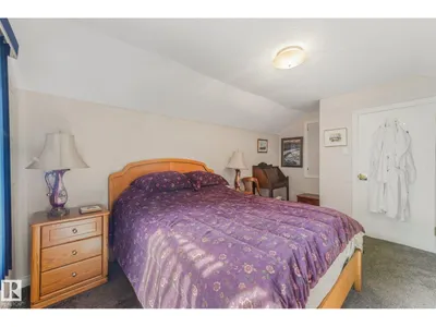 10531 137 ST NW photo 35