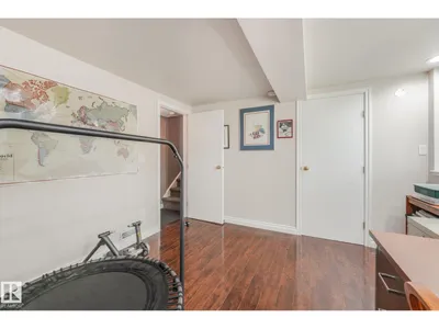10531 137 ST NW photo 41