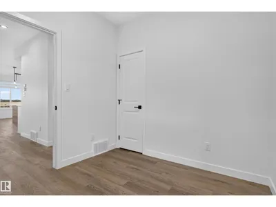 4 parker LN photo 8