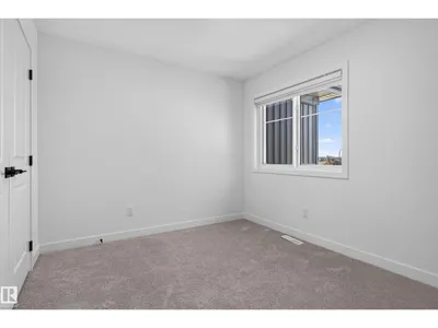 4 parker LN photo 36