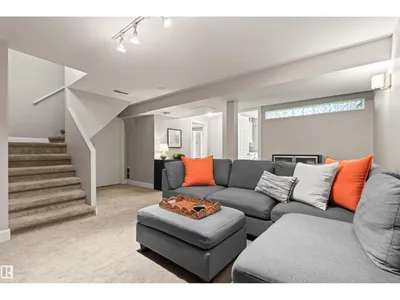 10741 70 AV NW photo 4