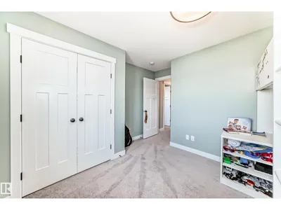 22380 93 AV NW photo 32