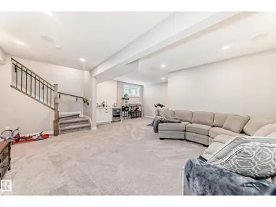 22380 93 AV NW photo 39