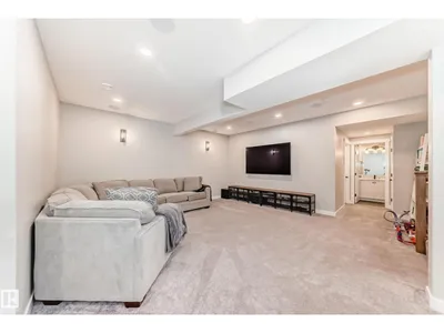 22380 93 AV NW photo 41
