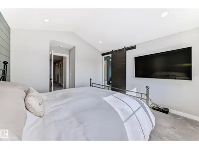 22380 93 AV NW photo 23