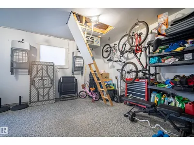 22359 93 AV NW photo 27