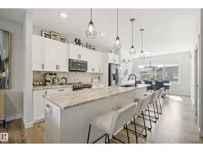 22359 93 AV NW photo 4