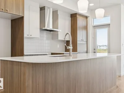 22522 83A AV NW photo 11
