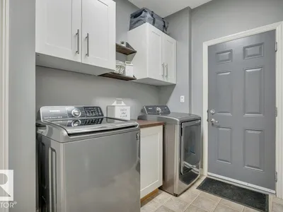 313 SOUTHWICK BV photo 23