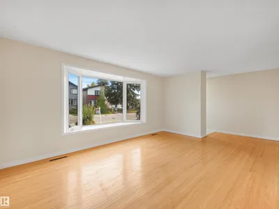 8016 161 ST NW photo 8
