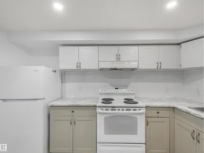 8016 161 ST NW photo 31