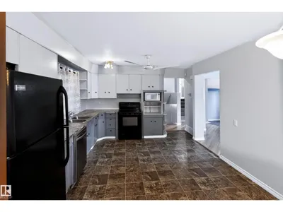 5303 119 AV NW photo 10