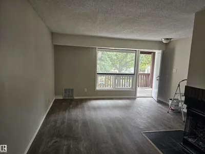 11822 39 ST NW photo 6