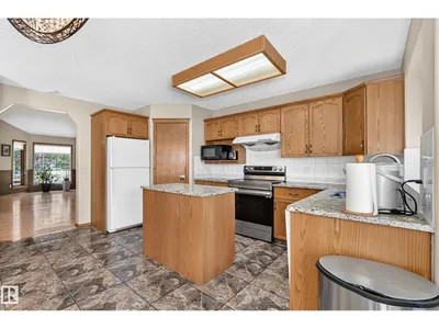 271 ORMSBY RD E NW photo 7
