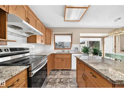 271 ORMSBY RD E NW photo 8