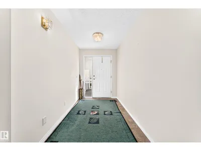 111 LAKESIDE PL photo 4